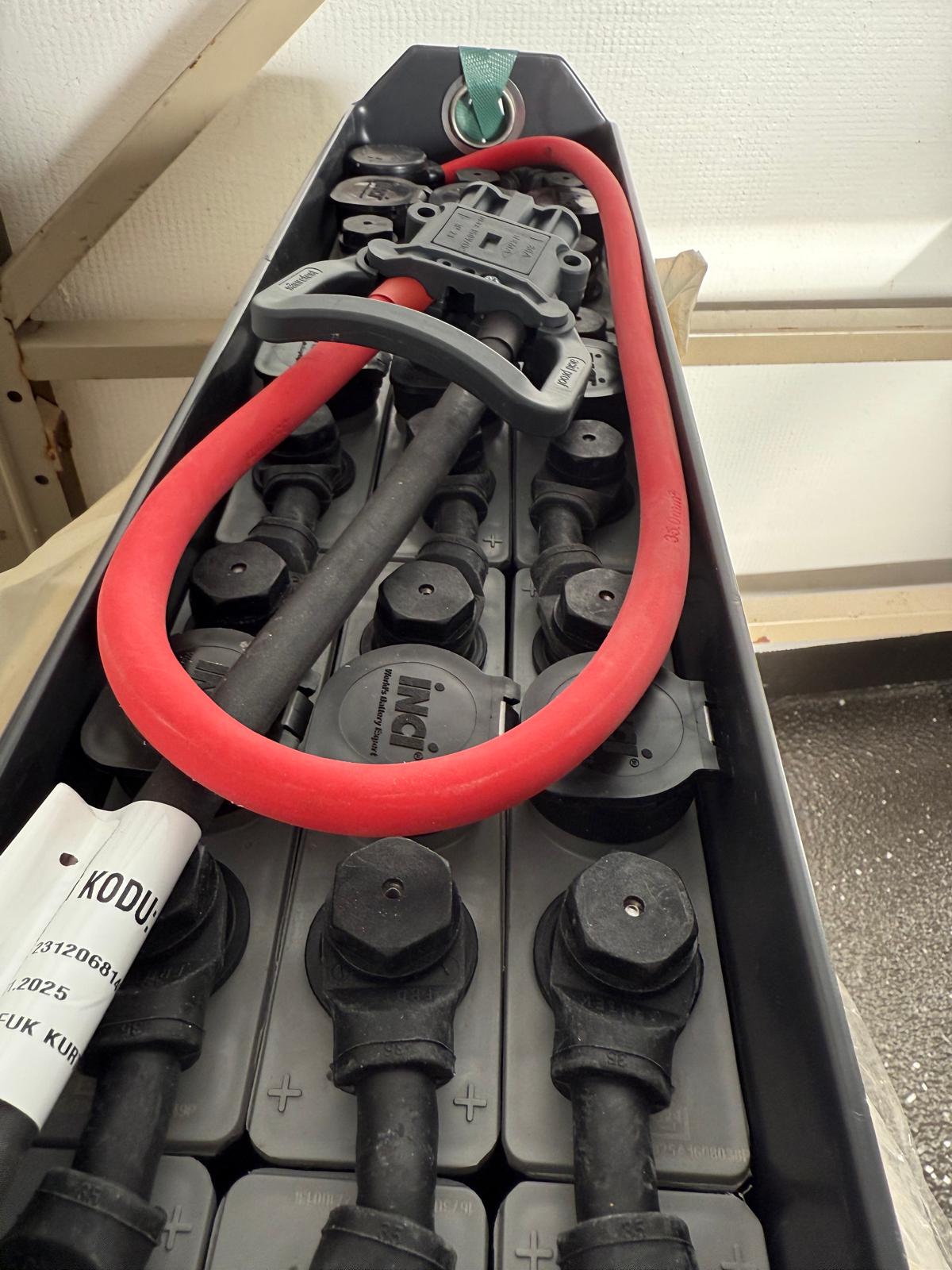 24V 200AH 2PZB200 Batterie inkl. Aquamatik und REMA-Stecker